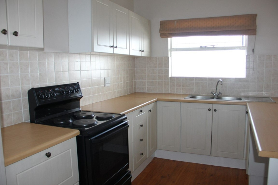 To Let 2 Bedroom Property for Rent in Somerset West Western Cape